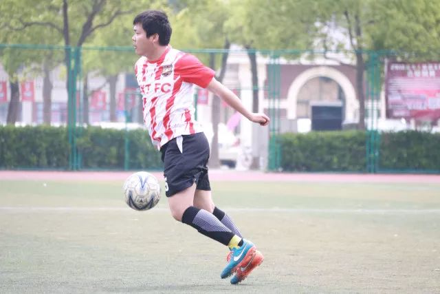 李凯尔0分赵睿17分 中国男篮不敌塞尔维亚